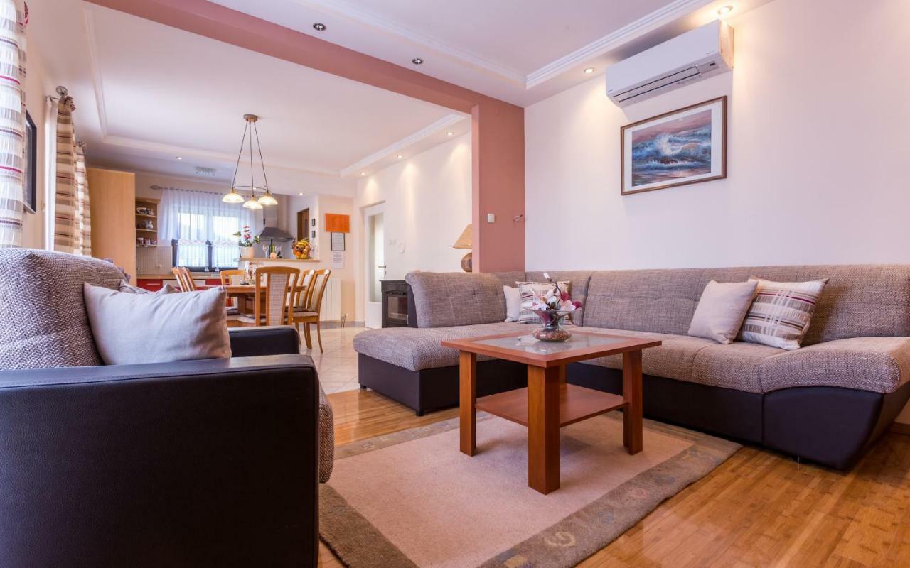 Apartment Smilja Малинска Экстерьер фото