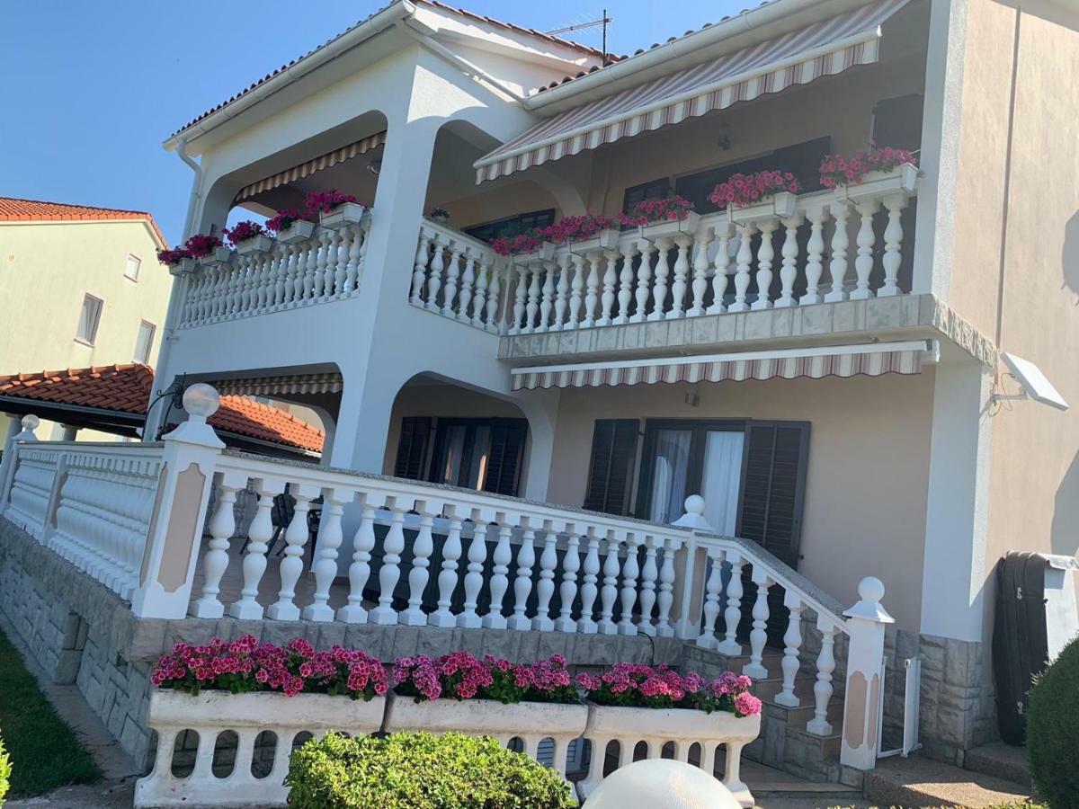 Apartment Smilja Малинска Экстерьер фото